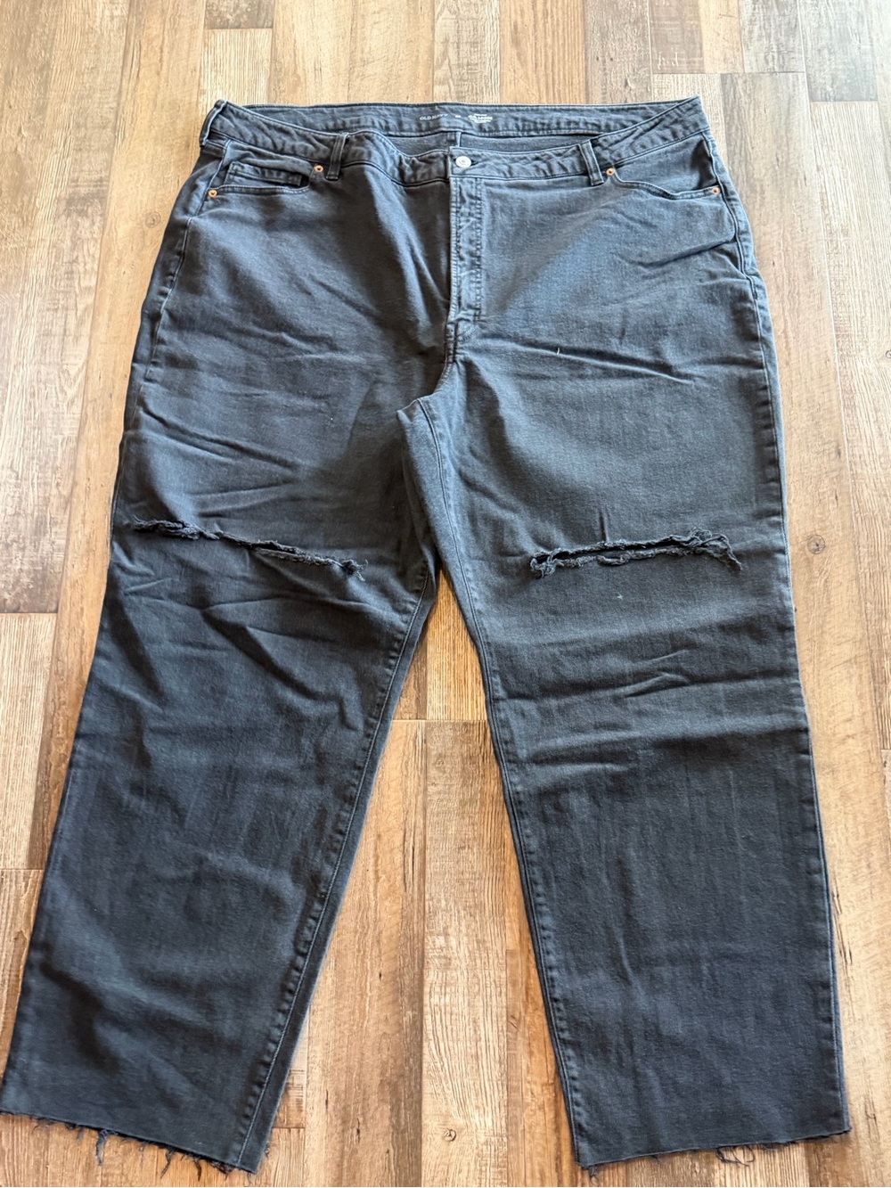 NWOT Old Navy Plus Women's Black Wide-Leg Distressed Jeans Sz 26 have stretch